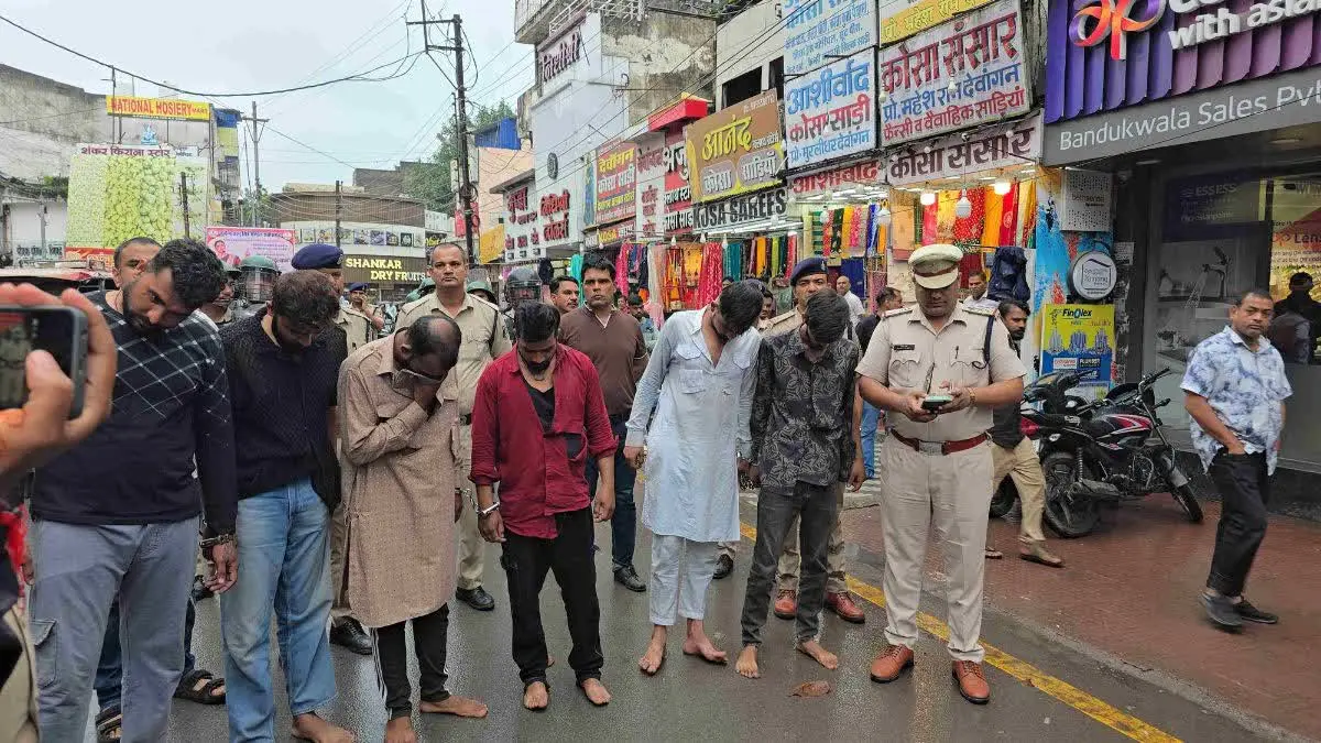CG VIDEO : बिलासपुर बवाल में बड़ा एक्शन, पथराव के आरोपी हिस्ट्रीशीटर सुहैल खान समेत 20 आरोपी गिरफ्तार, निकाला गया जुलूस
