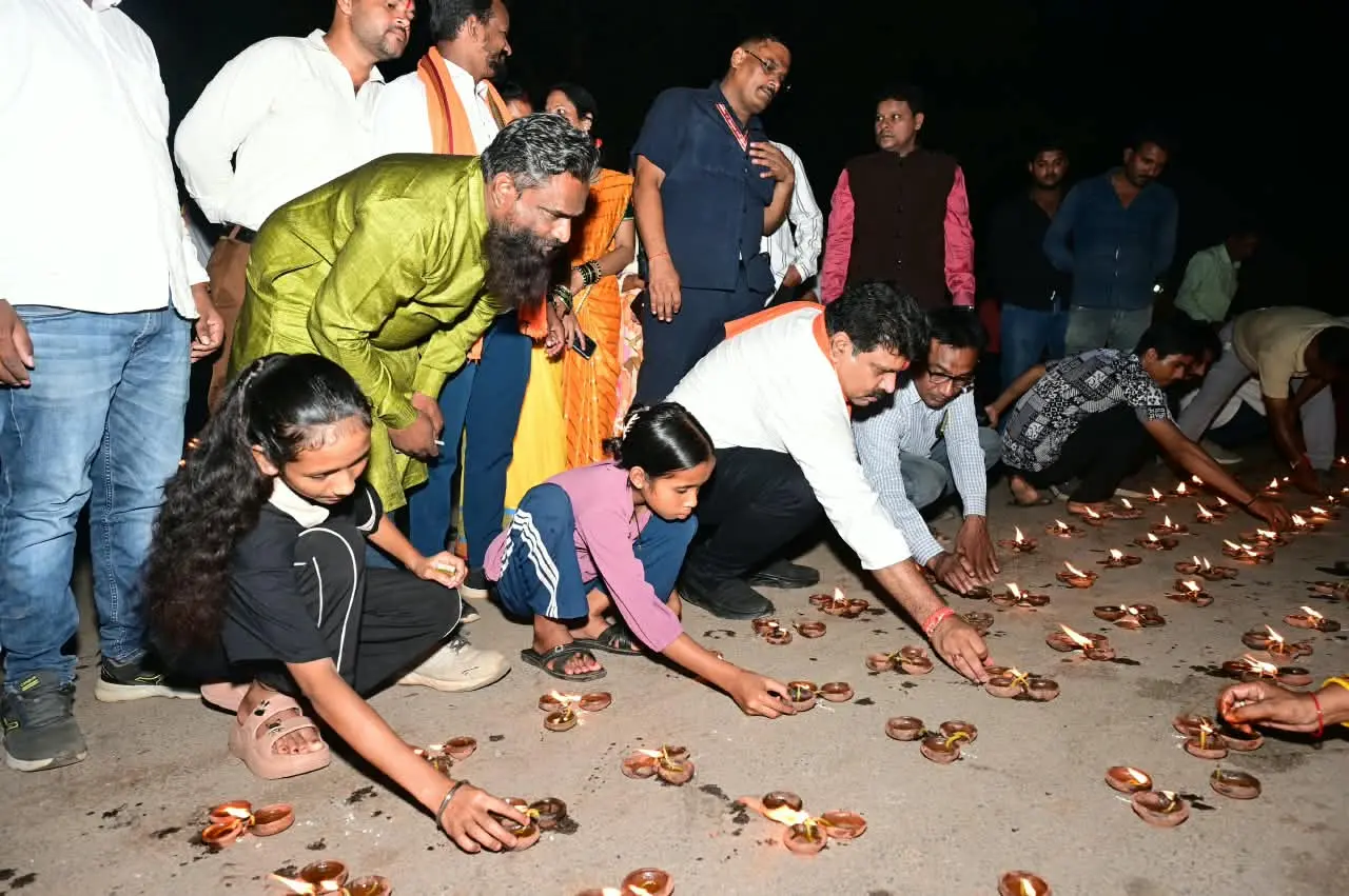 सेवा संकल्प अभियान : उप मुख्यमंत्री विजय शर्मा ने मां दंतेश्वरी मंदिर में दीप प्रज्ज्वलित कर किया ‘सेवा संकल्प अभियान’ का बस्तर में किया शुभारंभ