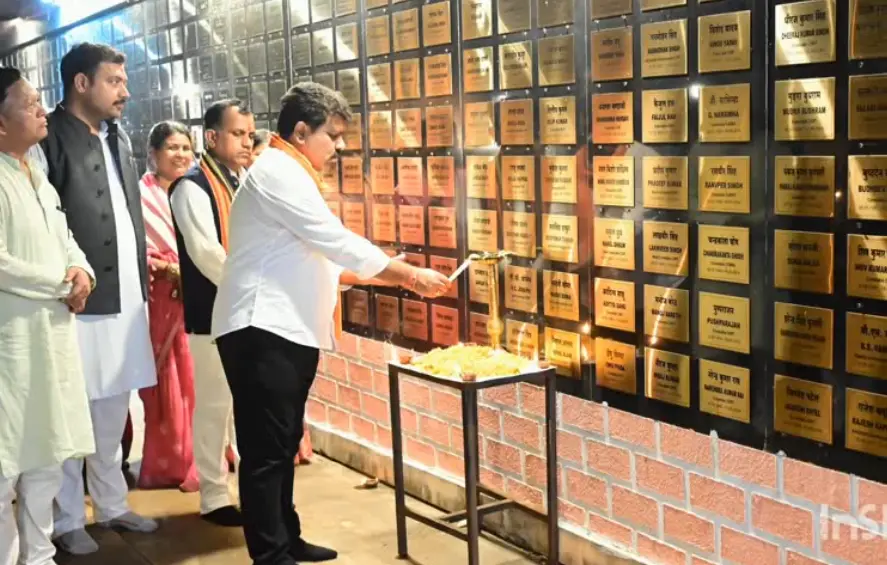 सेवा संकल्प अभियान : सेवा संकल्प अभियान के तहत बस्तर के अमर वाटिका पहुंचे उप मुख्यमंत्री विजय शर्मा, शहीदों को किया नमन