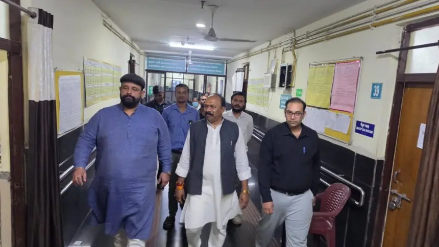 आयुष्मान योजना की 8वीं वर्षगांठ: सेवा संकल्प अभियान के तहत प्रबल प्रताप सिंह जूदेव और किशोर महानंद पहुंचे मरीजों के बीच