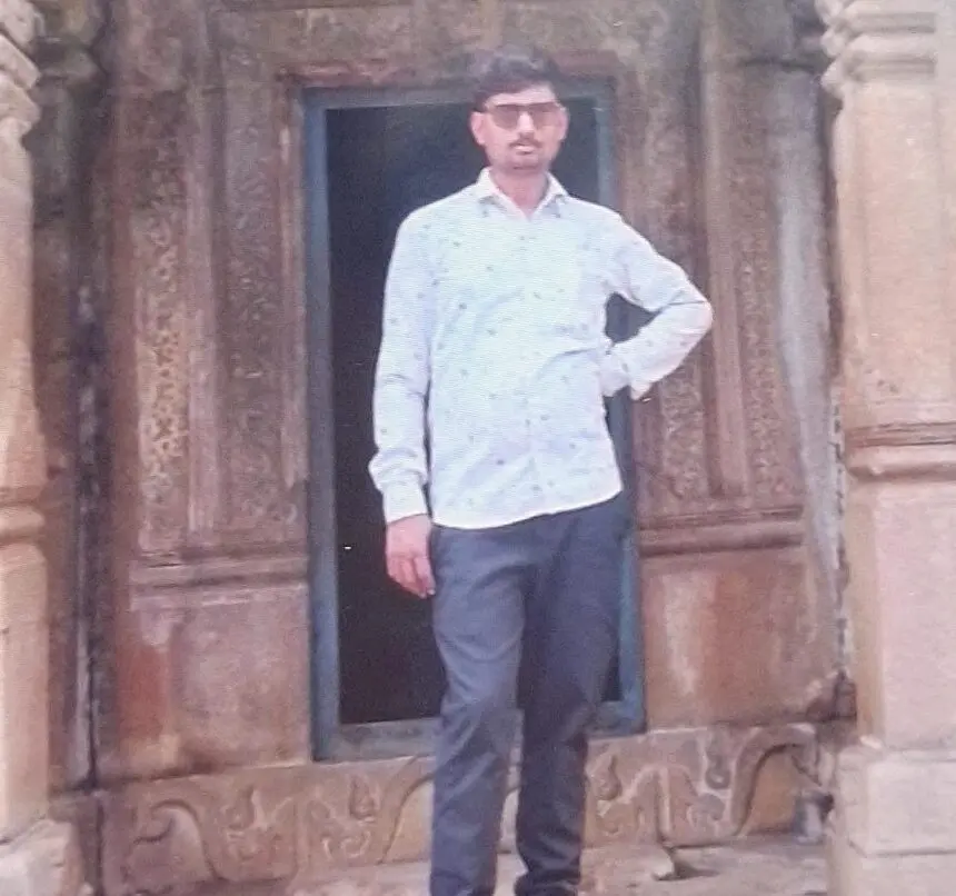 CG NEWS: 11 केवी लाइन में करंट लगने से ठेका कर्मचारी की मौत, मुआवजे की मांग पर स्वास्थ्य केंद्र में प्रदर्शन