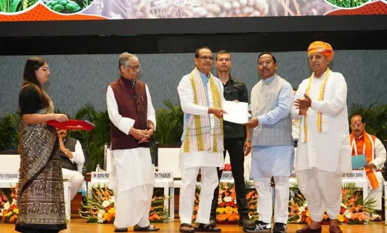 नई दिल्ली राष्ट्रीय कृषि सम्मेलन में शामिल हुए मंत्री रामविचार नेताम