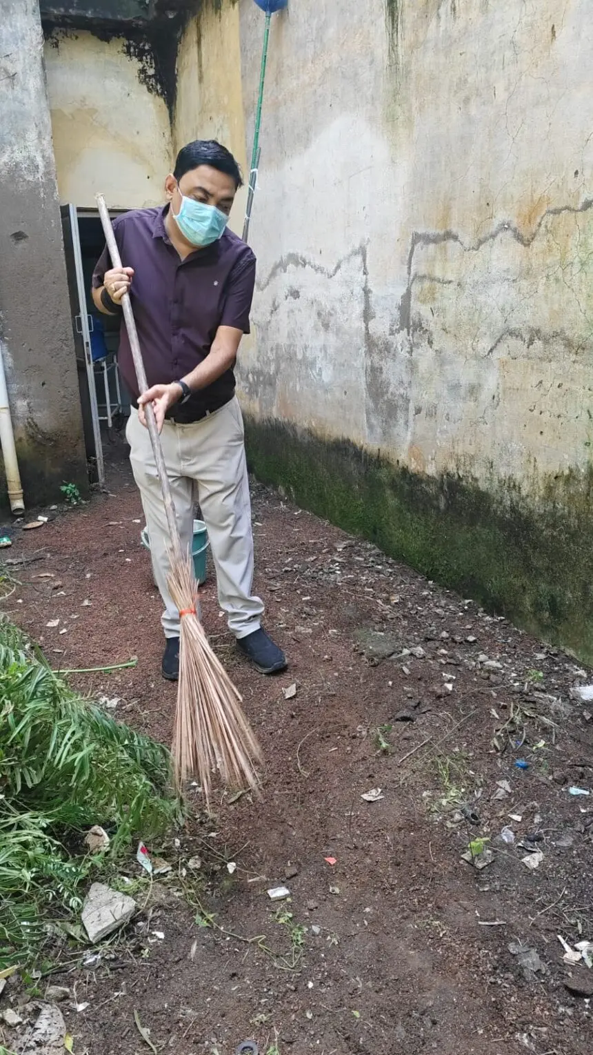 2 अक्टूबर के अवसर पर CHC तिल्दा नेवरा में चला विशेष स्वच्छता अभियान