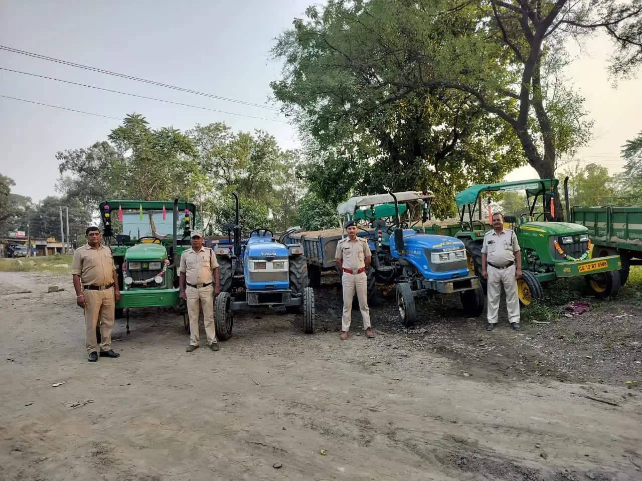 कलेक्टर के निर्देश पर खनिज विभाग का खनिज माफियाओं के खिलाफ विशेष अभियान- 21 वाहन जब्त