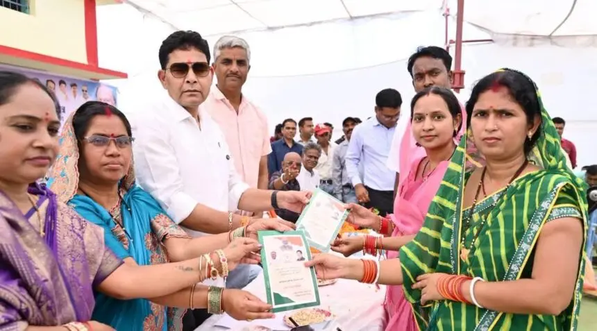 CG NEWS : मंत्री टंक राम वर्मा ने ग्राम टंडवा में नवीन PDS भवन का किया लोकार्पण , ग्रामीणों को मिलेगी राहत