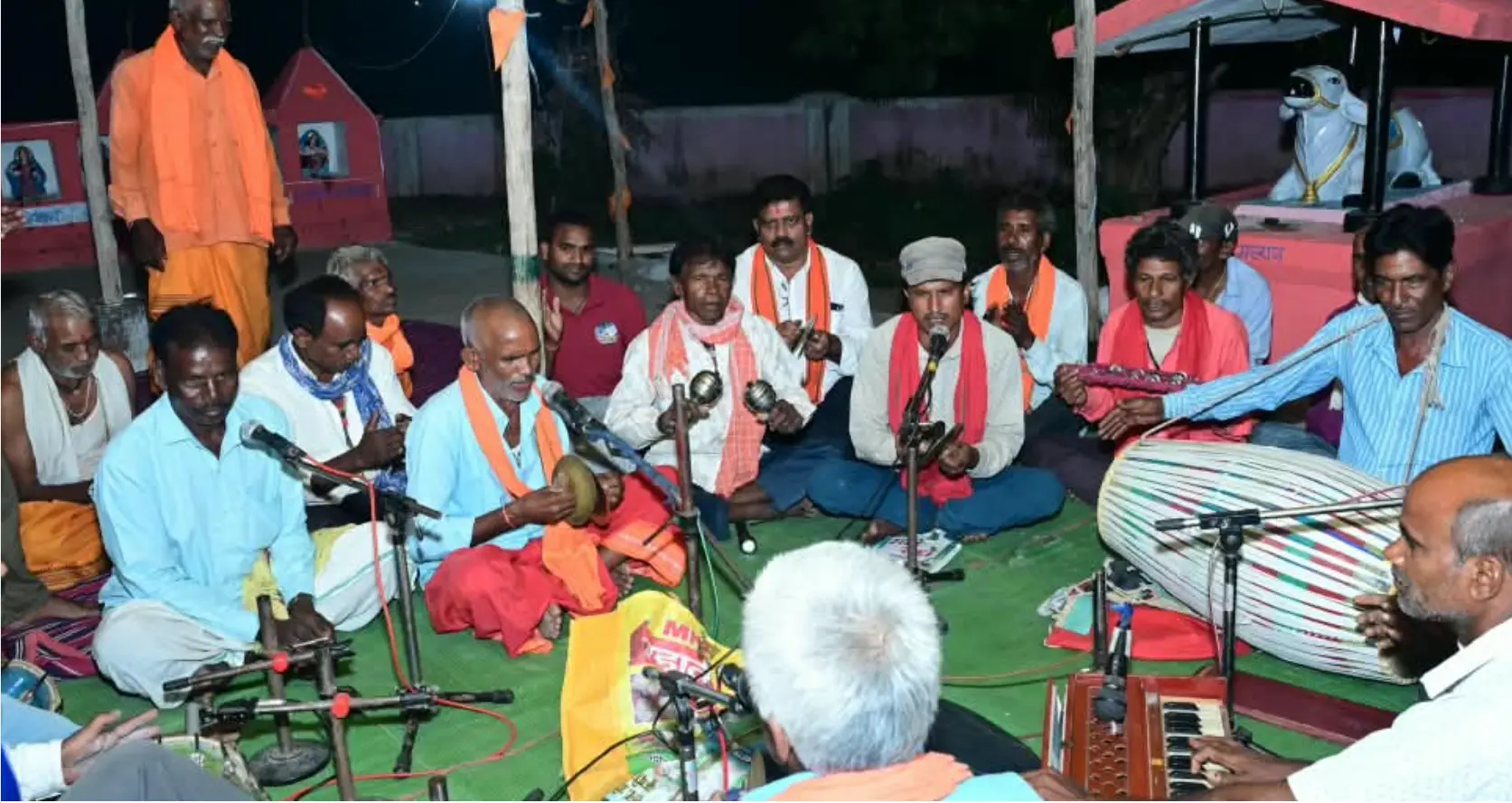 माता की भक्ति में रमे उप मुख्यमंत्री विजय शर्मा, हाथों में मंजीरा लेकर ग्रामीणों के साथ गाए जसगीत