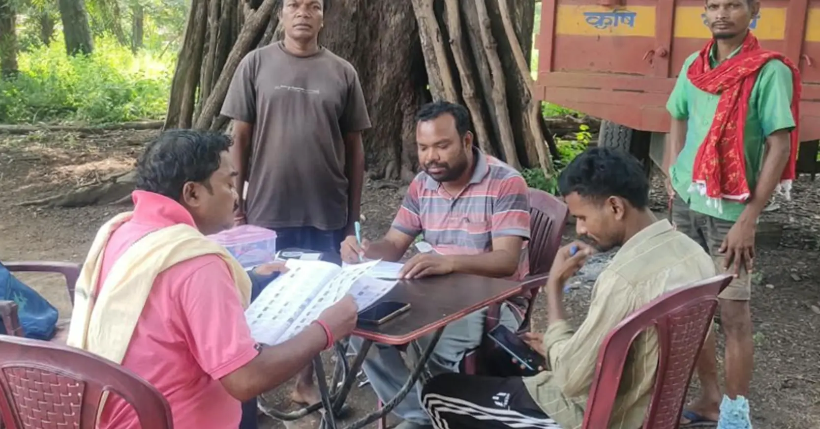 मतदाता पंजीयन अभियान को मिली गति, अंदरूनी गांवों तक पहुंच रहा निर्वाचन अमला