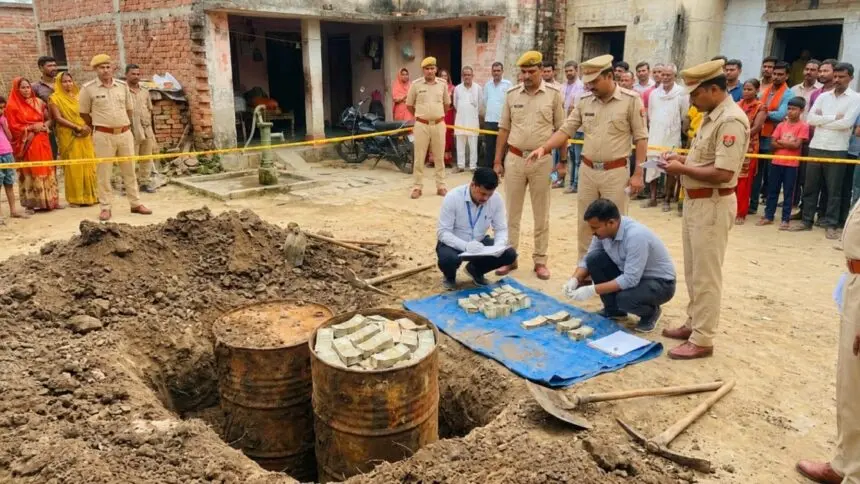 VIRAL News : जमीन के नीचे मिला नीला ड्रम, अंदर मिली कुछ ऐसी चीज, पुलिस देखकर हैरान
