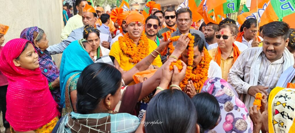 चुनाव: भाजपा प्रत्याशी तोखन साहू का देवरीखुर्द में जनसंपर्क कार्यक्रम भाजपाइयों ने किया ऐतिहासिक स्वागत